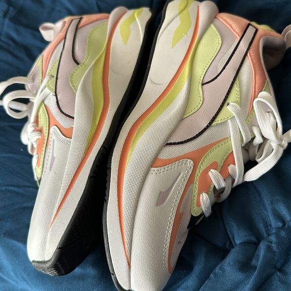 Literally brand new worn twice - Picture 5 of 7